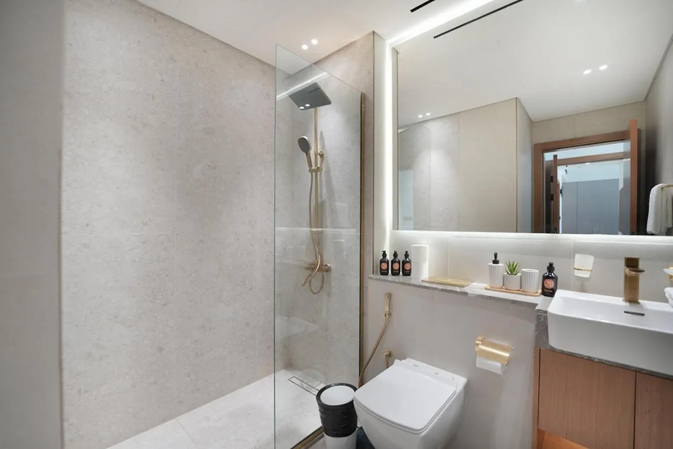 Easygo- Lavish 2Br In The Heart Of Jvc Binambr Apartment Dubai 0*,  United Arab Emirates
