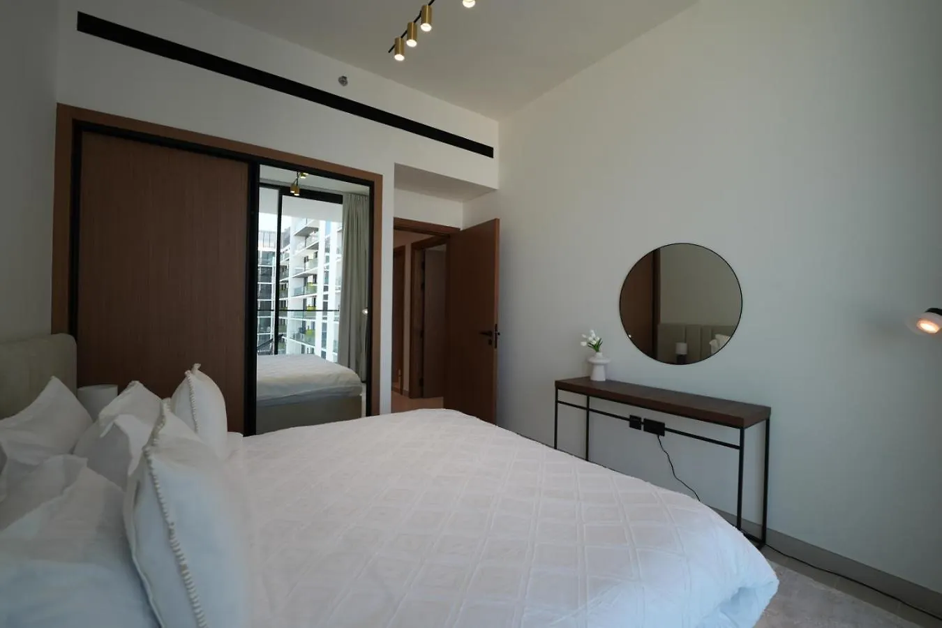 Easygo- Lavish 2Br In The Heart Of Jvc Binambr Apartment Dubai