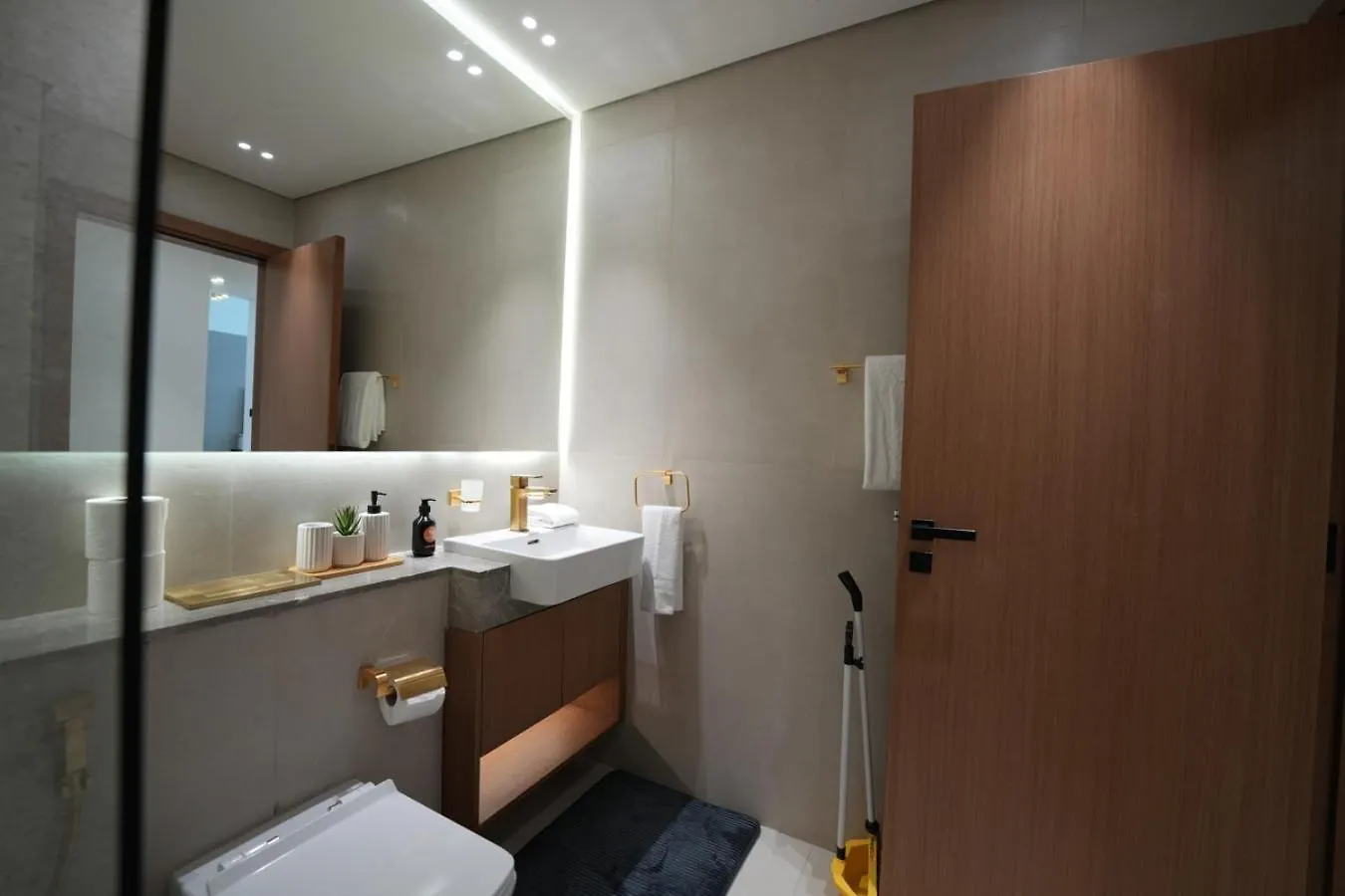 Easygo- Lavish 2Br In The Heart Of Jvc Binambr Apartment Dubai