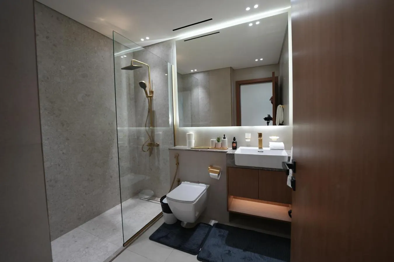 Easygo- Lavish 2Br In The Heart Of Jvc Binambr Apartment Dubai