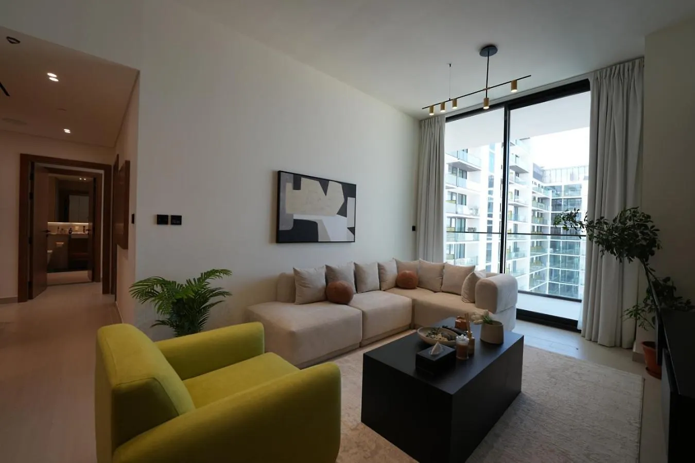 Easygo- Lavish 2Br In The Heart Of Jvc Binambr Apartment Dubai