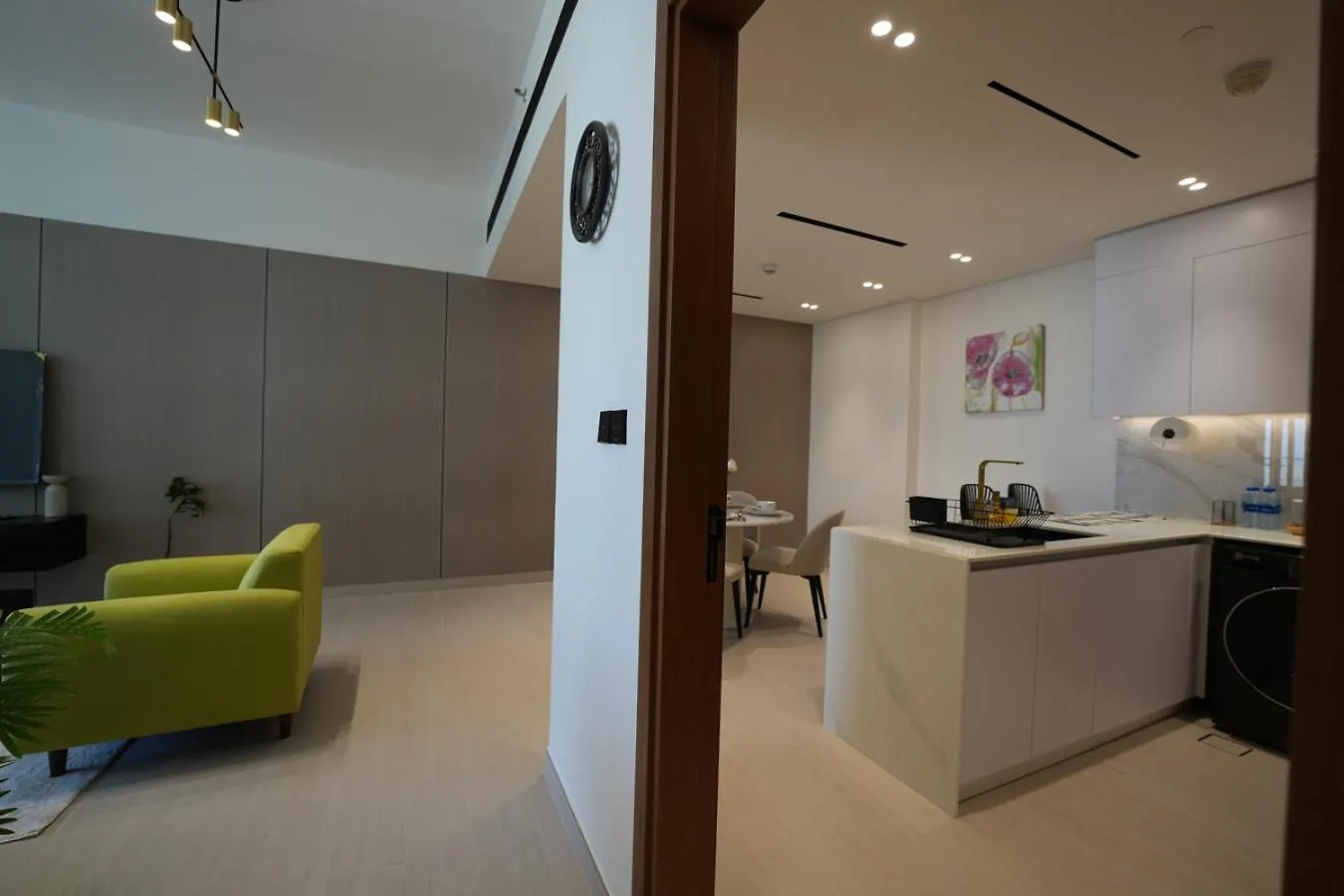 Easygo- Lavish 2Br In The Heart Of Jvc Binambr Apartment Dubai