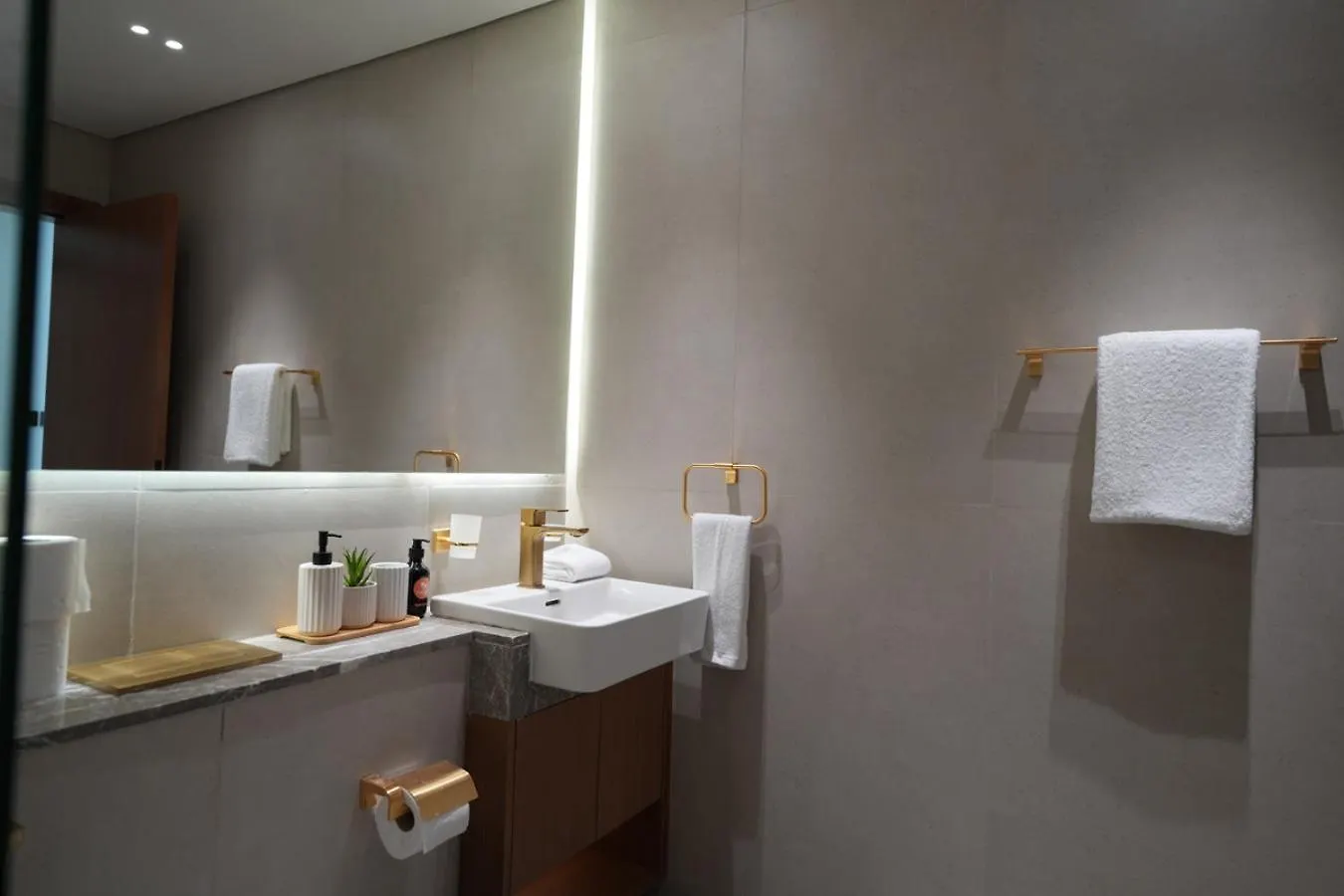 Easygo- Lavish 2Br In The Heart Of Jvc Binambr Apartment Dubai 0*,