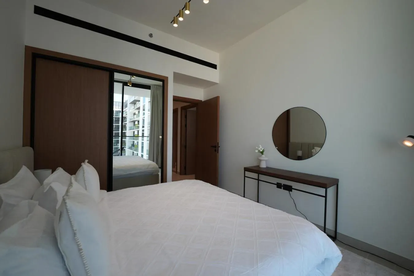 Easygo- Lavish 2Br In The Heart Of Jvc Binambr Apartment Dubai