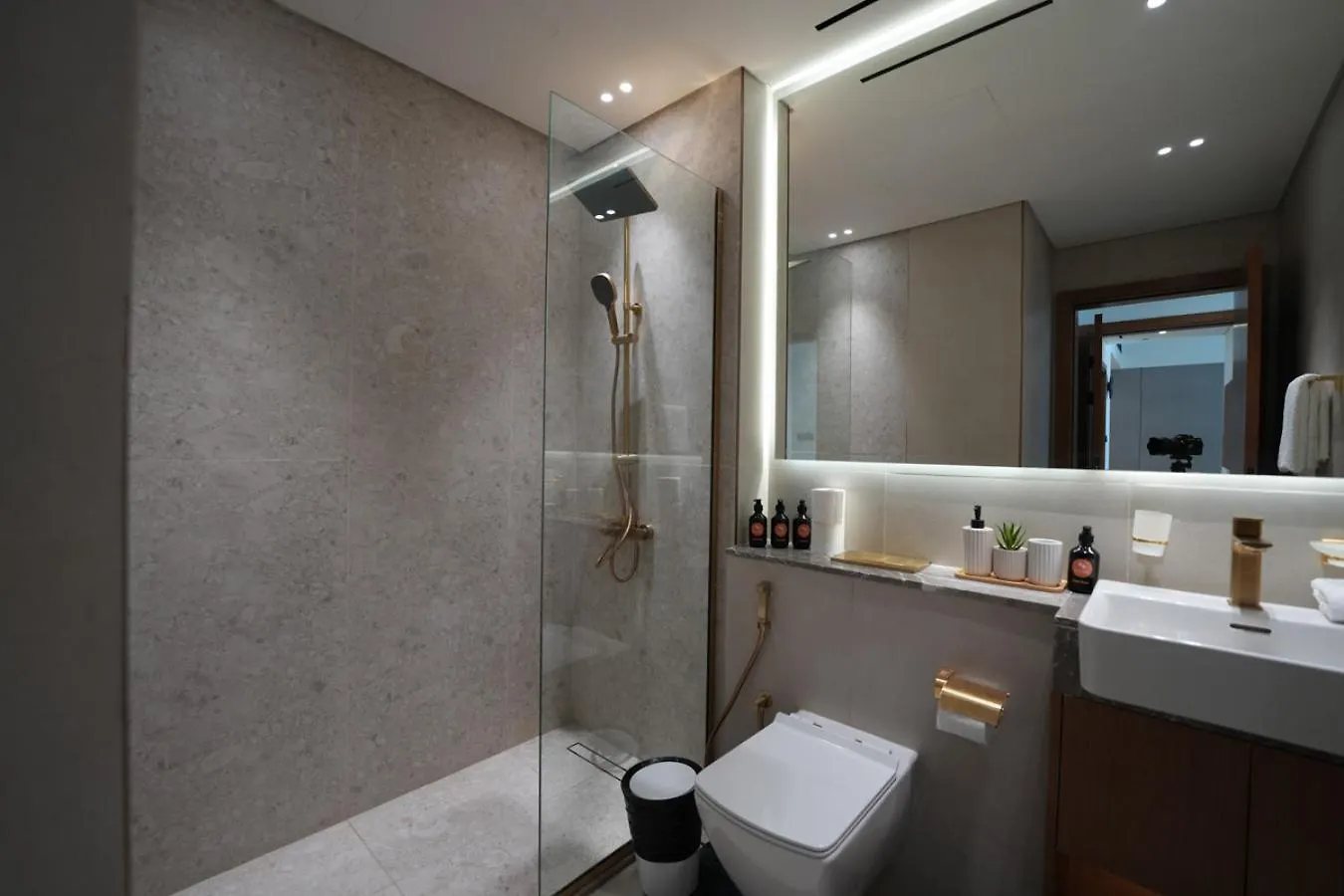 Easygo- Lavish 2Br In The Heart Of Jvc Binambr Apartment Dubai