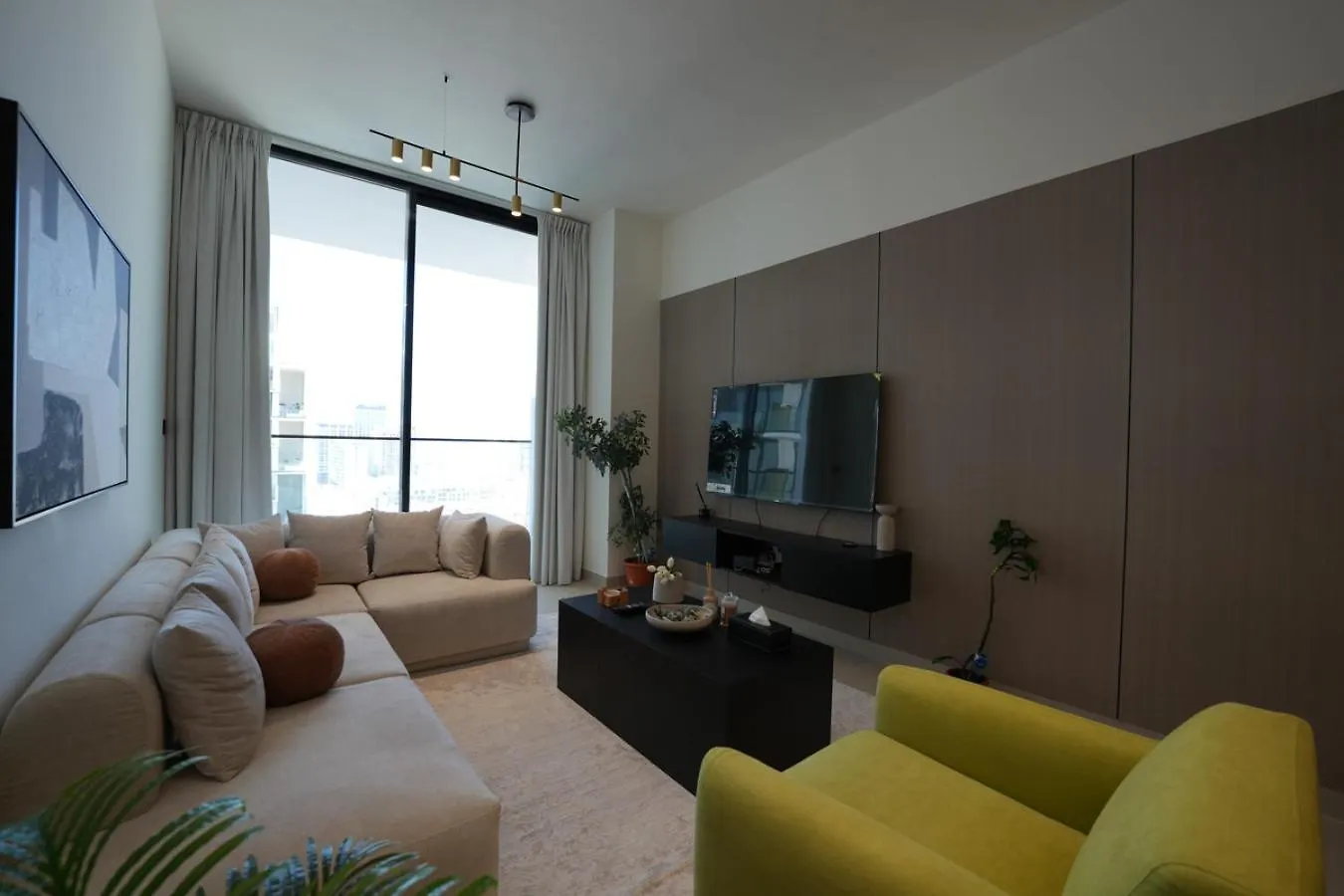 Easygo- Lavish 2Br In The Heart Of Jvc Binambr Apartment Dubai