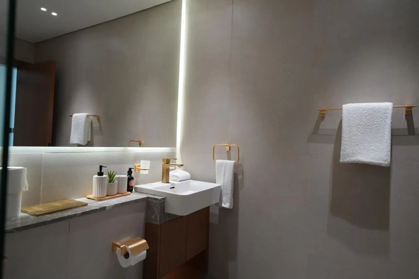 Easygo- Lavish 2Br In The Heart Of Jvc Binambr Apartment Dubai