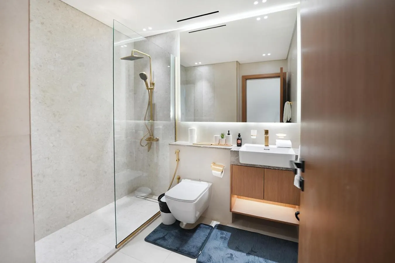 Ferienwohnung Easygo- Lavish 2Br In The Heart Of Jvc Binambr Dubai Vereinigte Arabische Emirate