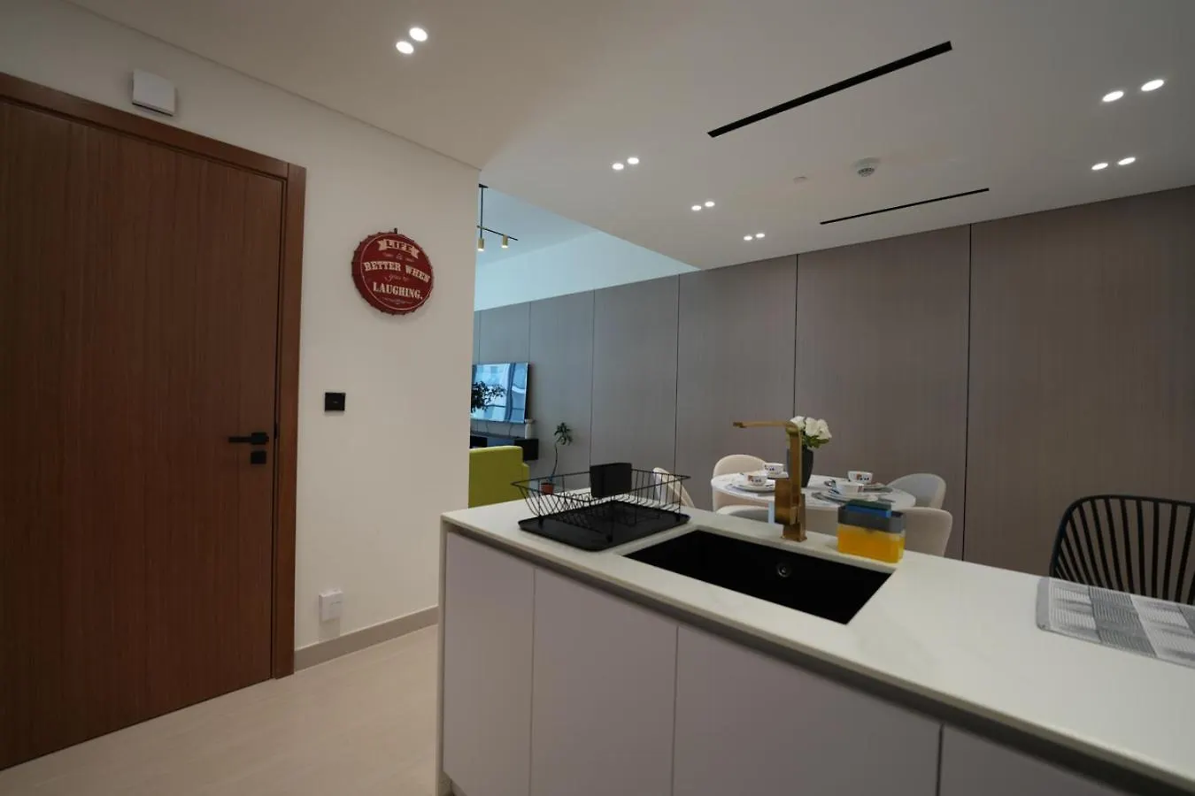 Ferienwohnung Easygo- Lavish 2Br In The Heart Of Jvc Binambr Dubai Apartment